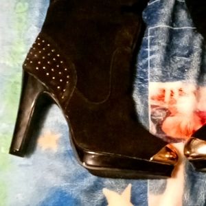 Black boots never worn